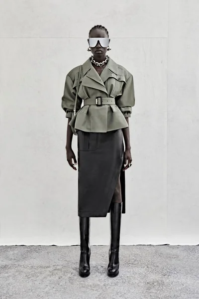 Look 11